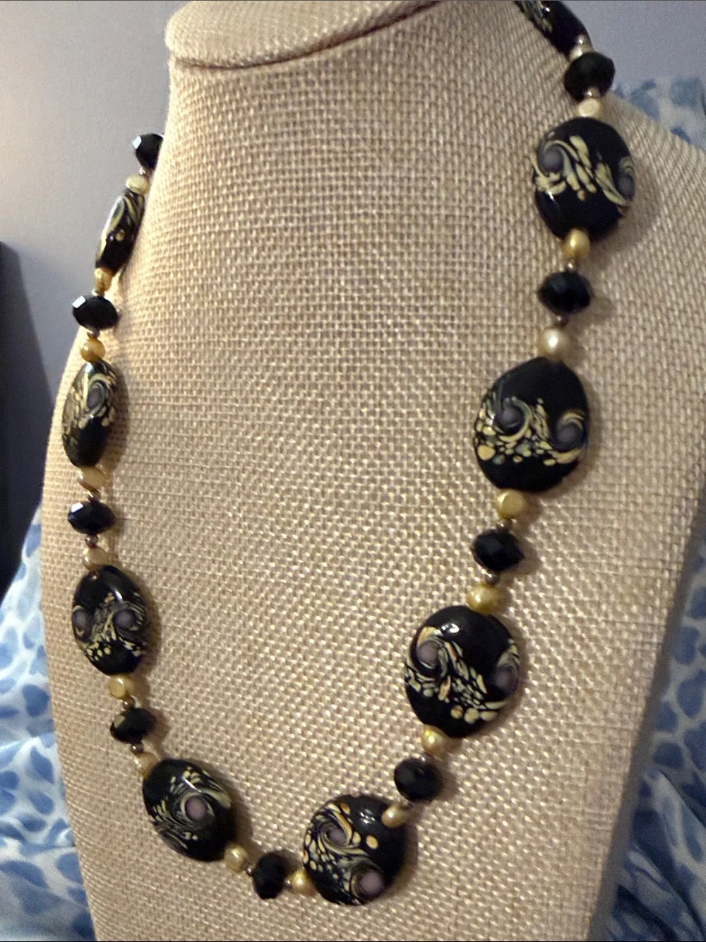 Black and Gold Floral Accent Beaded Necklace